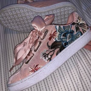Floral velvet pumas